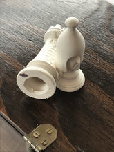 Load image into Gallery viewer, Warren Collection #7 Painted Duncan Chessmen